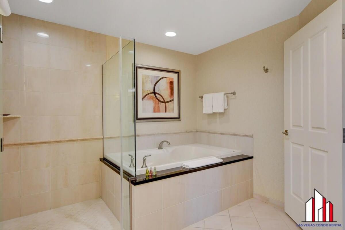 לאס וגאס Mgm Signature-18-703 Strip View Jacuzzi Studio מראה חיצוני תמונה